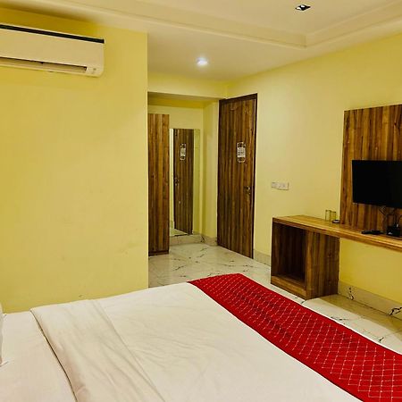 Отель Goodluck House Near Terminal 3 Igi Airport Нью-Дели Экстерьер фото